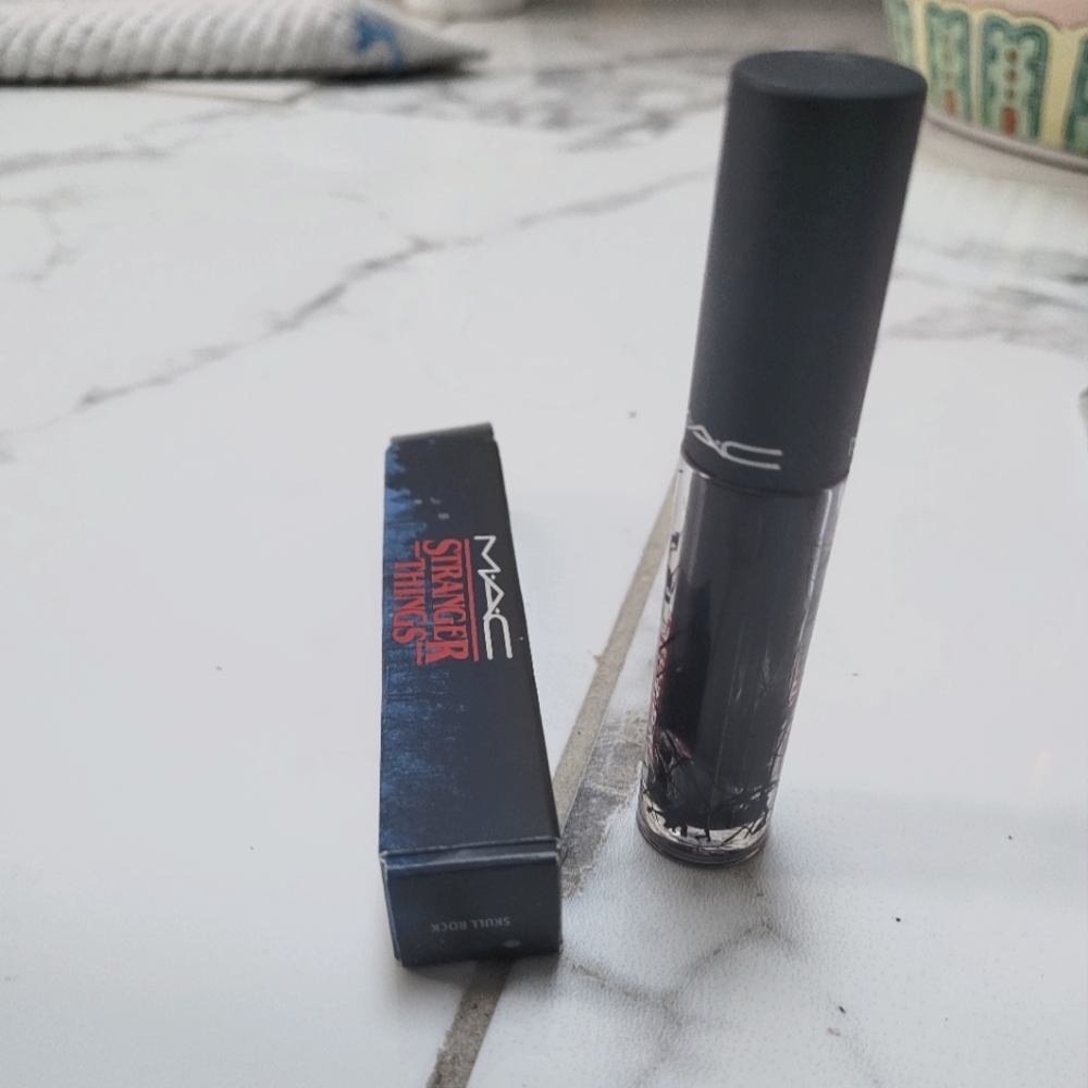 Mac lte sold out skull rock black gloss